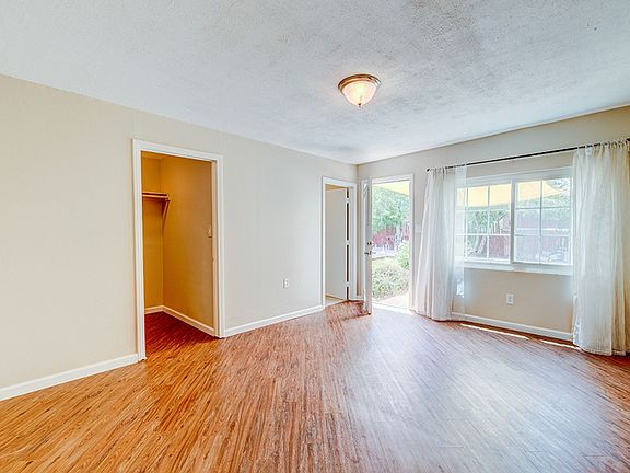 5th image of 1324 Sweeney Ave
