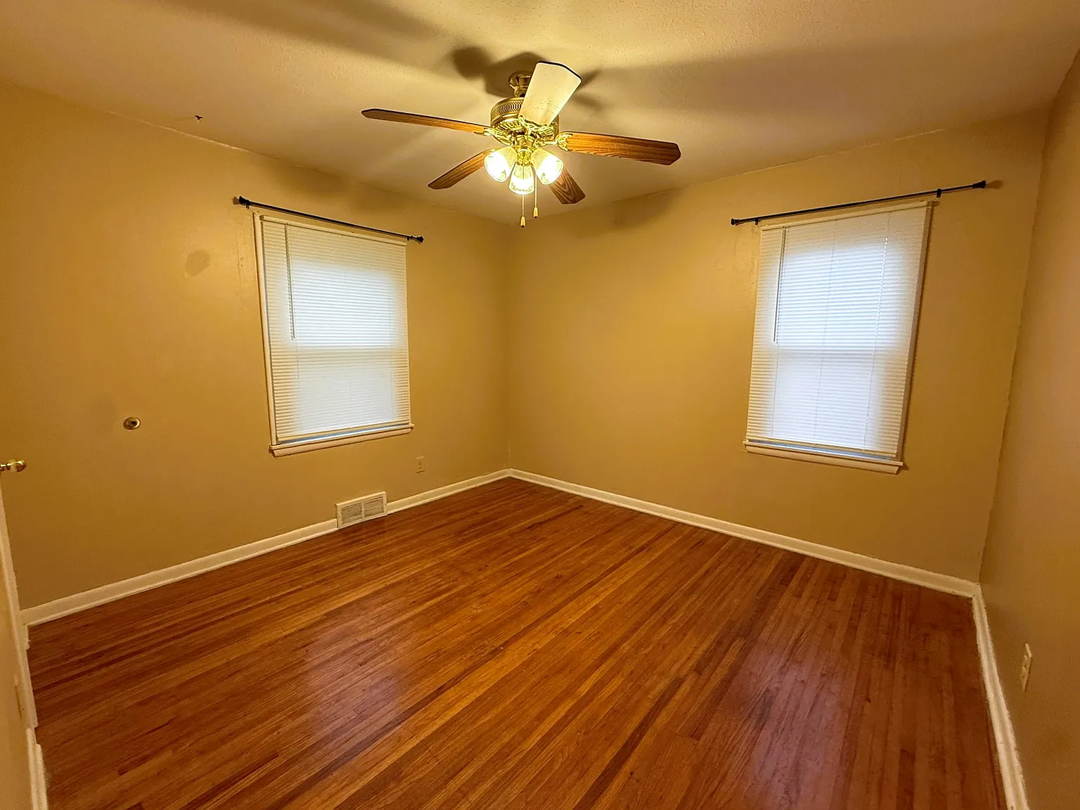 3 bed, 864 sqft, $1,150 — Photo 4
