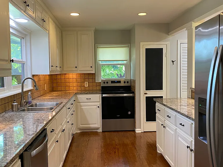 3308 Martin Lydon Ave — Photo 5
