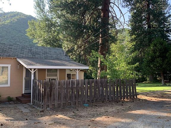 2nd image of 1796 Rogue River Hwy #A