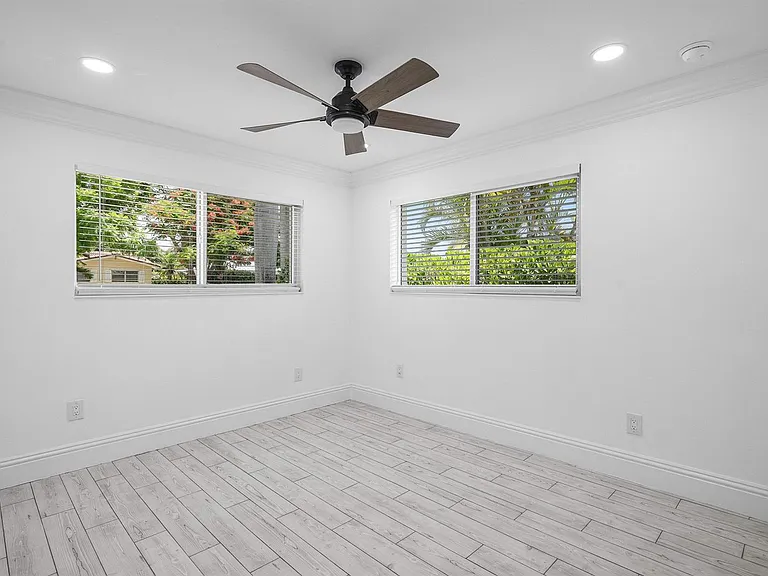 1128 SW 7th St — Photo 23