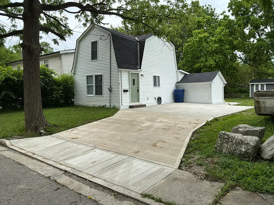 9 Maple St