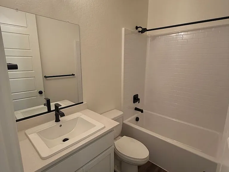 4021 W Sunnyview Ave — Photo 8