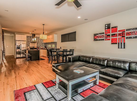 3rd image of 1406 N Maplewood Ave #1