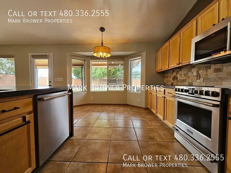 566 S Esmeralda — Photo 11