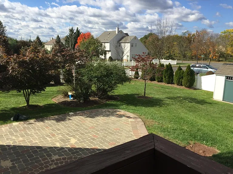29 Carriage Dr — Photo 2