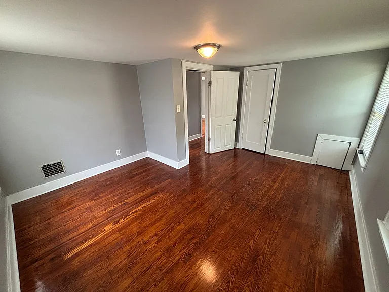 1060 Sugar Grove Rd — Photo 4
