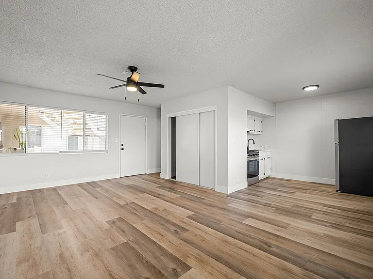 815 Victor Ave — Photo 13