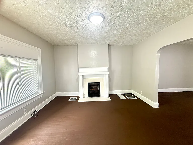 412 Neal Ave — Photo 3