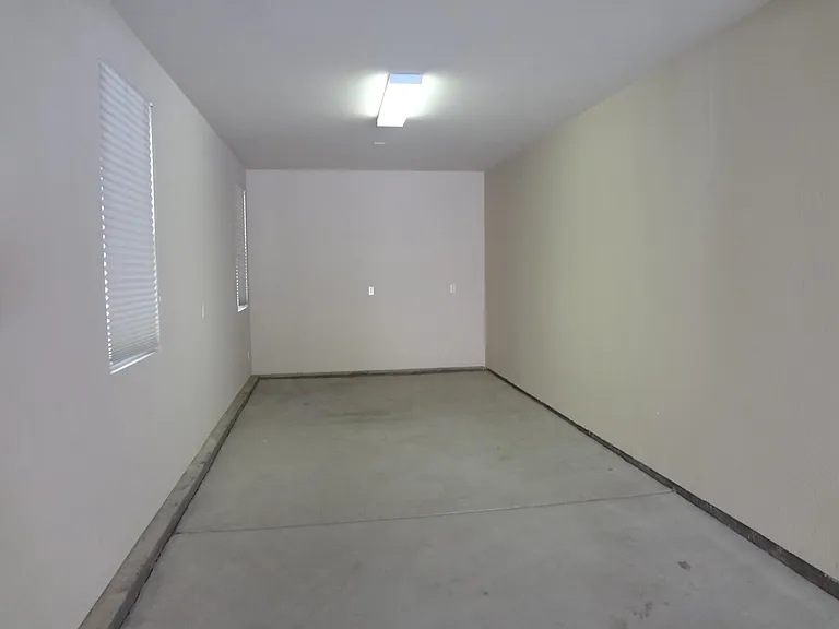 1123 Montague Ln — Photo 52