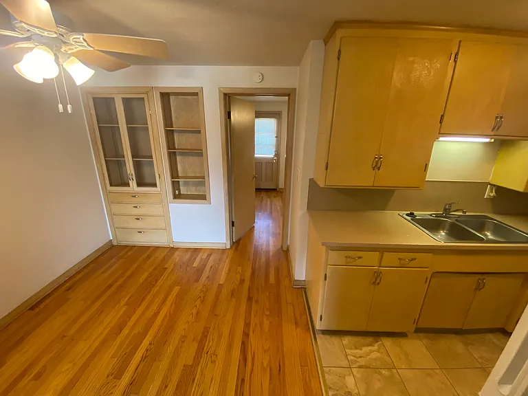2534 J St #3 — Photo 6