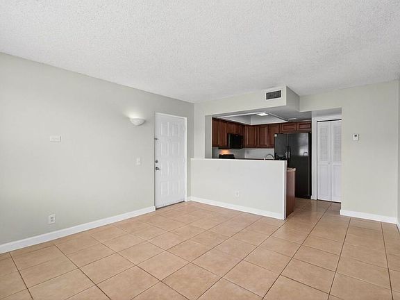 2nd image of 752 Executive Center Dr #15-11-15