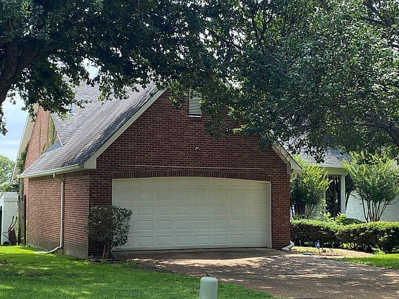 2nd image of 821 W Deerfield Dr