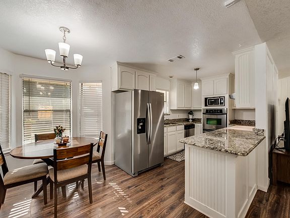 2nd image of 3821 Helmsford Dr