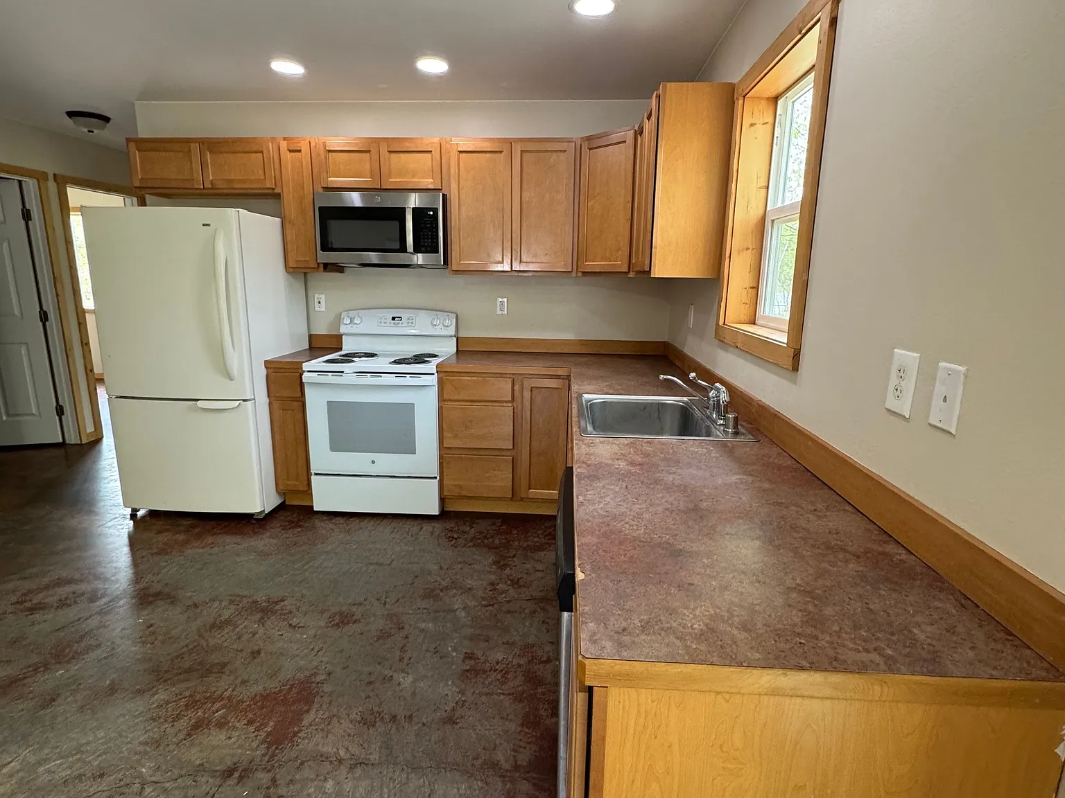 2 bed, 1.0 bath, $1,650 — Photo 3