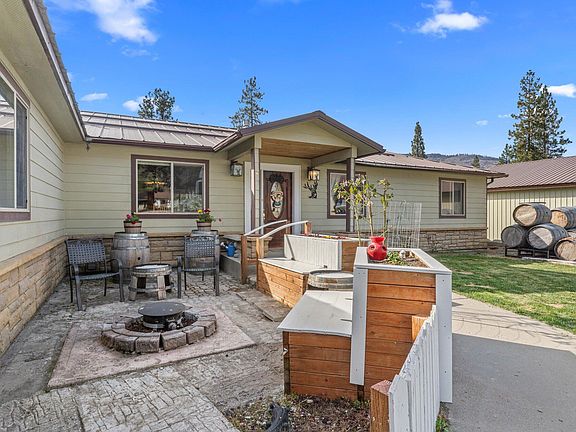 3rd image of 1344 Pine Crest Way