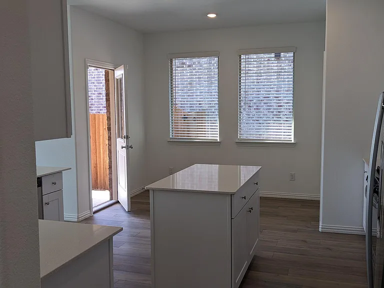 2142 Donker Dr — Photo 8