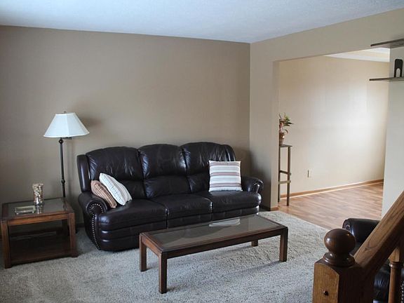 3rd image of 627 Scioto Meadows Blvd