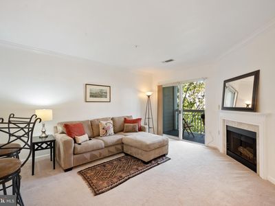 2204 Westcourt Ln APT 318, Herndon, VA, 20170