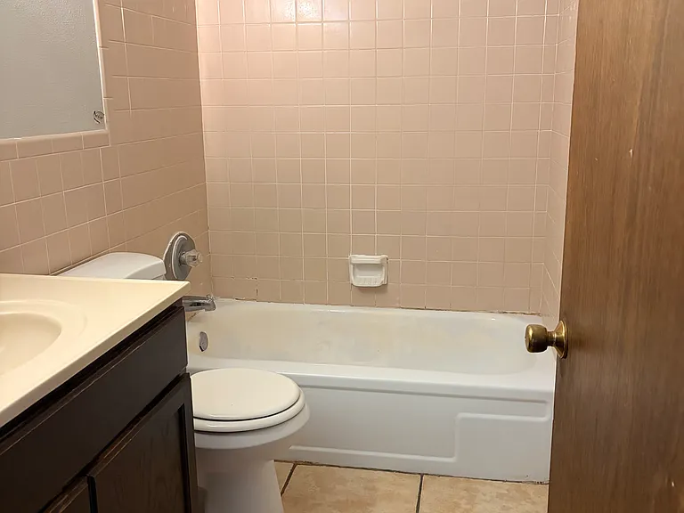2516 Eastview Dr #C — Photo 5