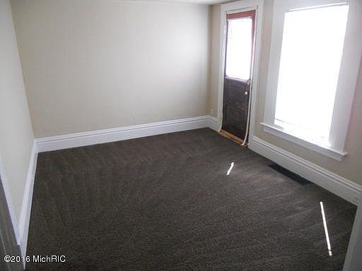 5th image of 954 Sheridan Ave SW
