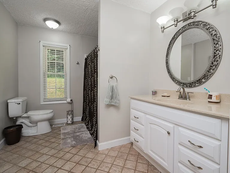 135 Riders Dr — Photo 33