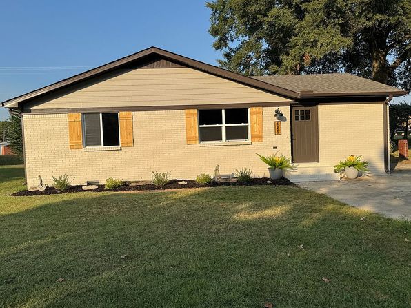 1811 Magnolia Ln