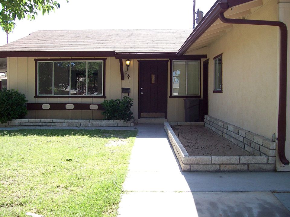 1st image of 300 Wildrose St