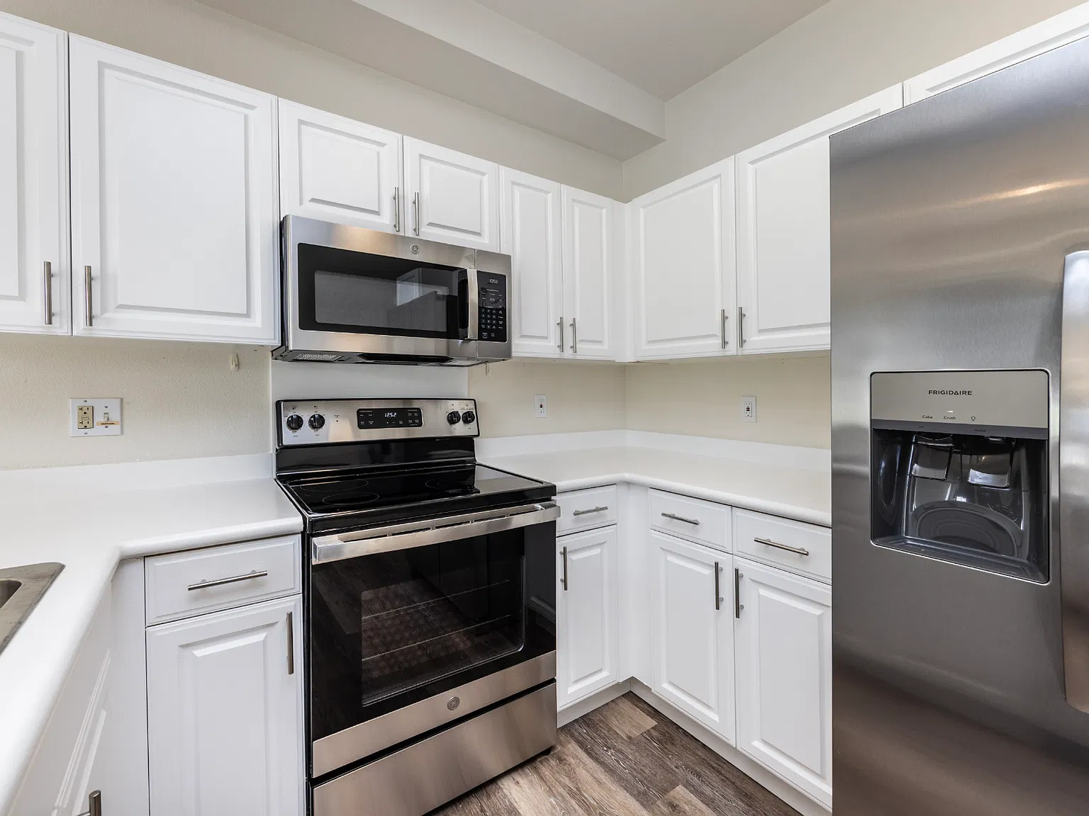 2 bed, 857 sqft, $3,500 — Photo 3
