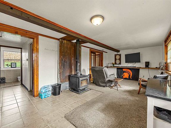 5th image of 65 185th St