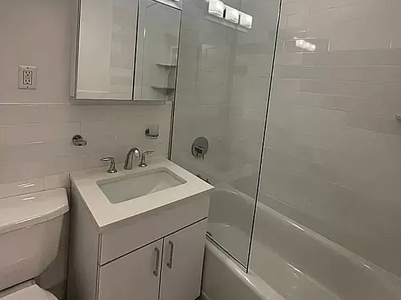 5th image of 400 E 89th St APT 8K