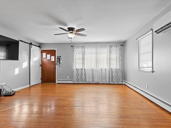 4th image of 776 Church St