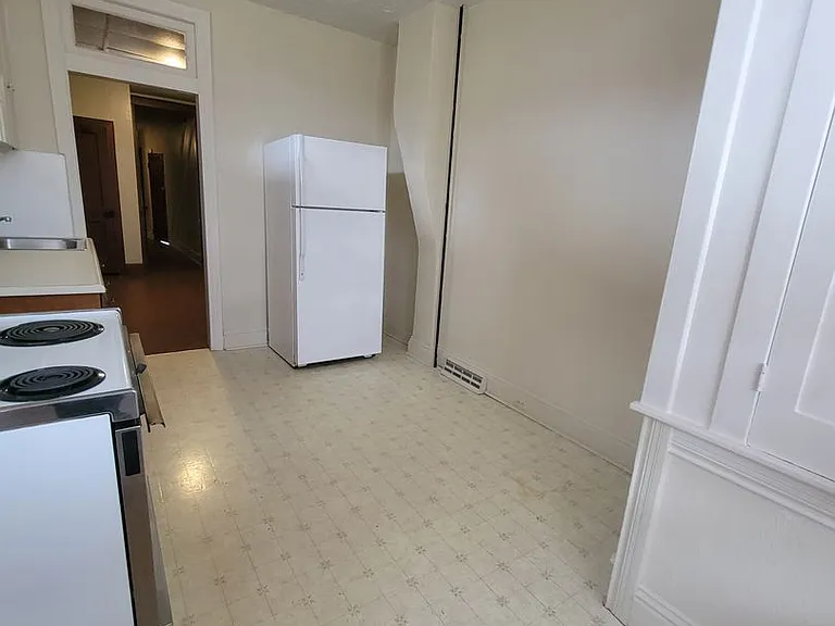 562 Atlantic Ave — Photo 2