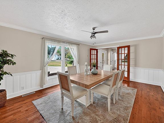 4th image of 1765 N Bay Dr