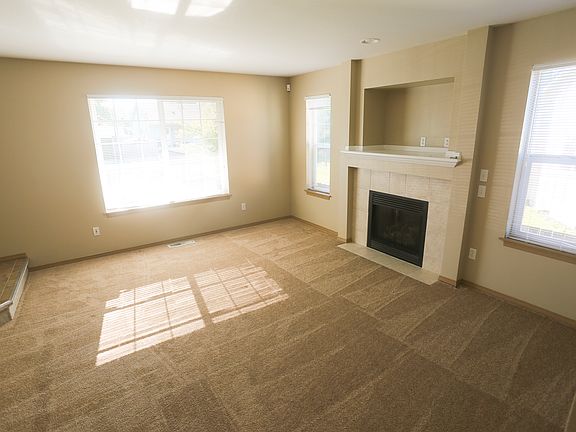 4th image of 9528 15th Ave Ct E.