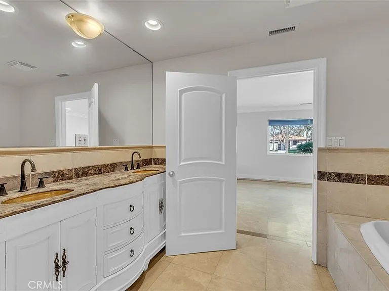 6201 Corbin Ave — Photo 16