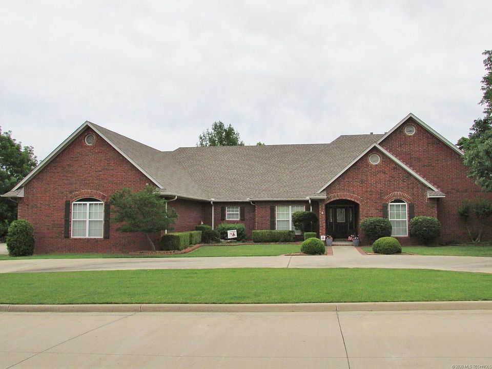 1st image of 3008 River Oaks Dr
