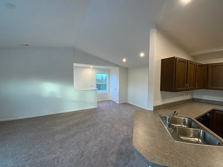 2756 Amberwood Dr — Photo 8