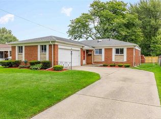 26042 Dover Ave, Warren, MI 48089