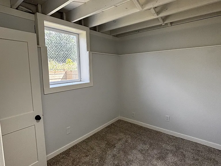 242 Abbie St SE — Photo 9