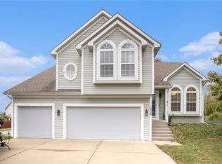 1829 Shannon Dr, Liberty, MO 64068