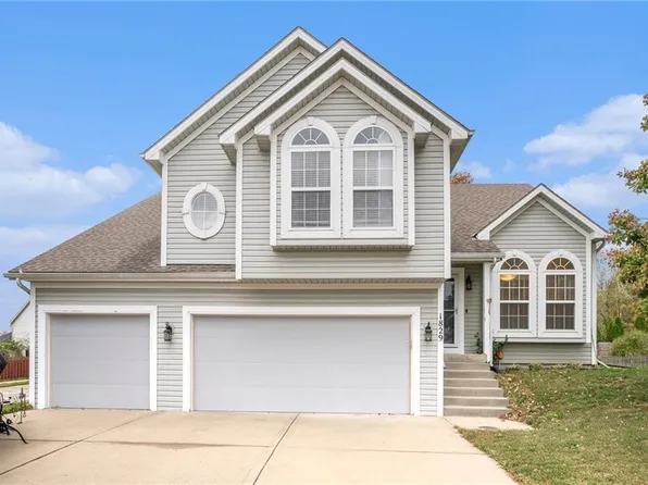 1829 Shannon Dr, Liberty, MO 64068