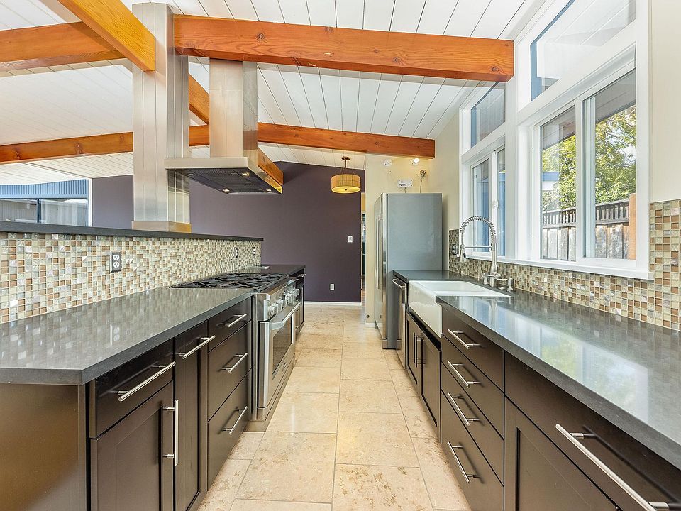 1st image of 621 Edna Way