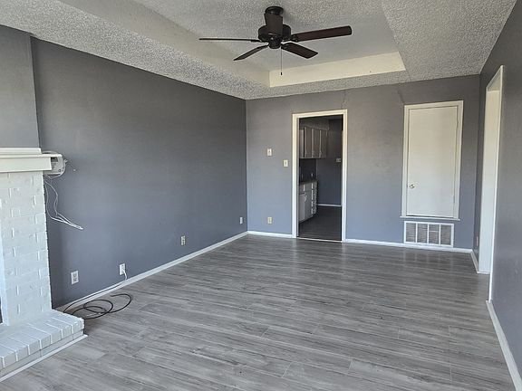 4th image of 3110 Versaille Dr