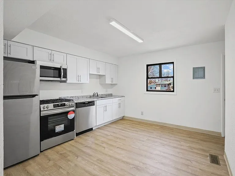1903 Peach St — Photo 15