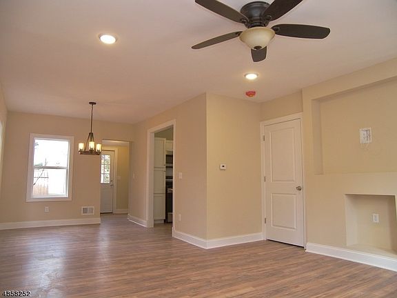 4th image of 68 Woodside Ave