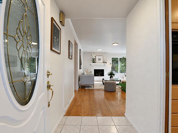 4th image of 232 Coleen St