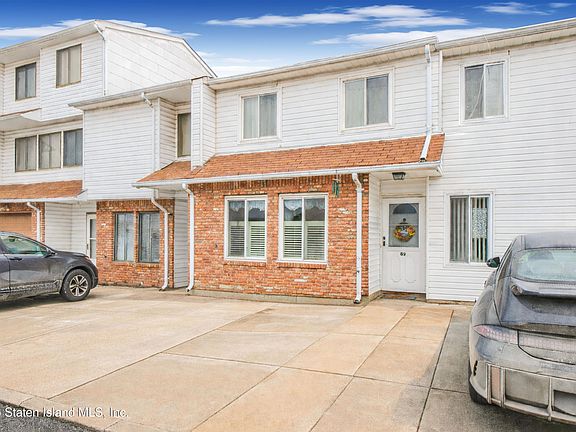 2nd image of 89 Country Dr N