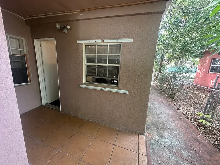 20911 NE 12th Ave — Photo 11