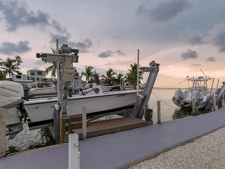 325 Calusa St — Photo 12